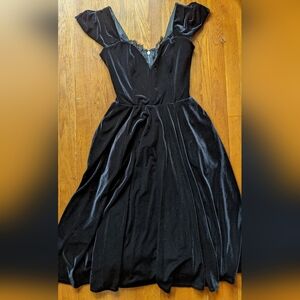La Femme en Noir dress.